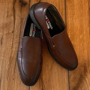 Deer Stags Refine Men's Brown Slip-on Loafers. Men’s Size 13 W